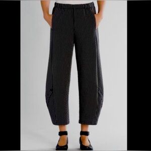 Lisa Bayne Black Striped Lantern Pant.  Size Small